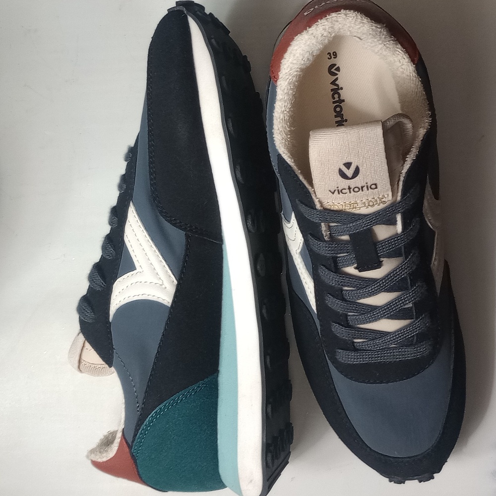 Victoria Sneakers Sz 39(8)